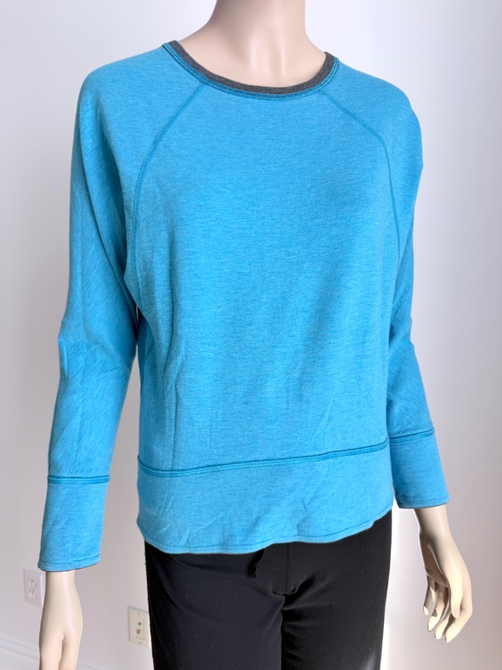 Lululemon Time Out Crew Reversible - Picture 3 of 15